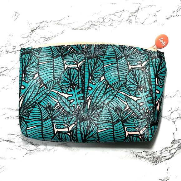 Ipsy July 2019 Glam Bag TROPICAL PALM LEAF PRINT - Picture 2 of 4